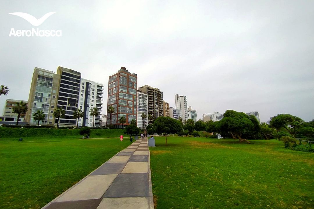 Lima desde el Parque Maria Reiche en Miraflores
